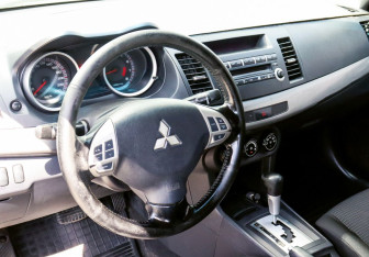 Подержанный автомобиль Mitsubishi Lancer Sedan 2007 года (15 фото)