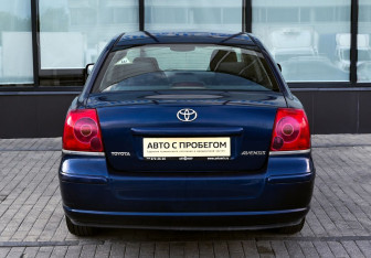 Подержанный автомобиль Toyota Avensis Liftback 2005 года (4 фото)