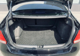 Подержанный автомобиль Volkswagen Polo Sedan 2013 года (17 фото)