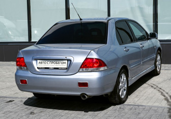 Подержанный автомобиль Mitsubishi Lancer Sedan 2005 года (5 фото)