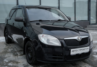 Подержанный автомобиль Skoda Fabia Hatchback 2010 года (7 фото)