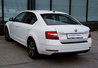 Подержанный автомобиль Skoda Octavia Liftback 2018 года (3 фото)