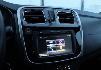 Подержанный автомобиль Renault Sandero 2020 года (12 фото)