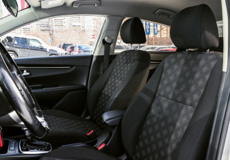 Подержанный автомобиль Kia Rio Sedan 2017 года (9 фото)