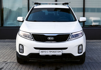 Подержанный автомобиль Kia Sorento 2015 года (8 фото)
