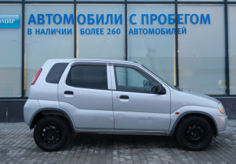 Подержанный автомобиль Suzuki Swift Hatchback 2002 года (6 фото)