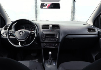 Подержанный автомобиль Volkswagen Polo Sedan 2017 года (9 фото)