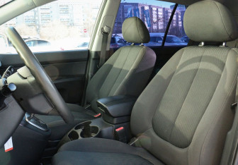 Подержанный автомобиль Kia Carens 2007 года (16 фото)