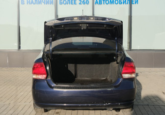 Подержанный автомобиль Volkswagen Polo Sedan 2012 года (19 фото)