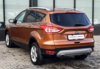 Подержанный автомобиль Ford Kuga 2015 года (3 фото)