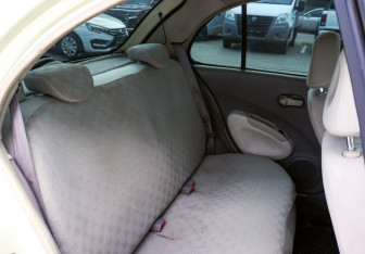 Подержанный автомобиль Nissan March Hatchback 2004 года (16 фото)
