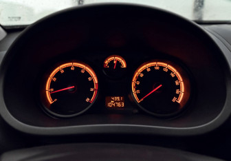Подержанный автомобиль Opel Corsa 2012 года (11 фото)