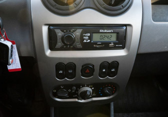 Подержанный автомобиль Renault Logan Sedan 2011 года (13 фото)