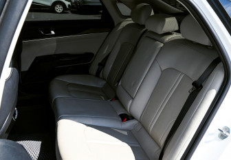 Подержанный автомобиль Kia K5 2021 года (17 фото)