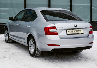 Подержанный автомобиль Skoda Octavia Liftback 2014 года (3 фото)