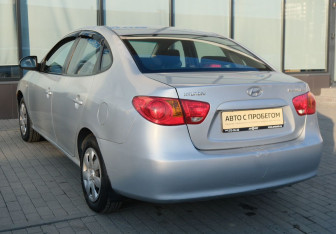 Подержанный автомобиль Hyundai Elantra Sedan 2007 года (3 фото)