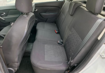 Подержанный автомобиль Renault Sandero 2016 года (17 фото)