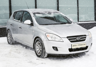 Подержанный автомобиль Kia Ceed Hatchback 2007 года (7 фото)