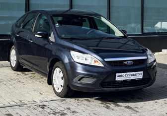 Подержанный автомобиль Ford Focus Hatchback 2011 года (7 фото)