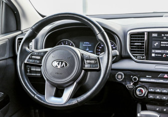 Подержанный автомобиль Kia Sportage 2021 года (11 фото)