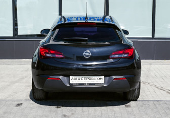 Подержанный автомобиль Opel Astra Hatchback 2013 года (4 фото)
