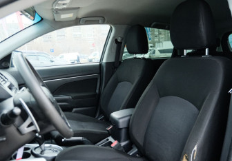 Подержанный автомобиль Mitsubishi ASX 2012 года (19 фото)