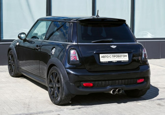 Подержанный автомобиль MINI Hatch 2006 года (3 фото)
