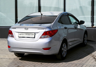Подержанный автомобиль Hyundai Solaris Sedan 2011 года (5 фото)