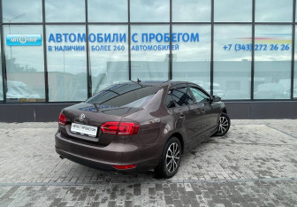 Подержанный автомобиль Volkswagen Jetta Sedan 2014 года (5 фото)