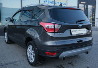 Подержанный автомобиль Ford Kuga 2017 года (3 фото)