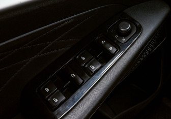 Подержанный автомобиль Geely Emgrand 2023 года (13 фото)