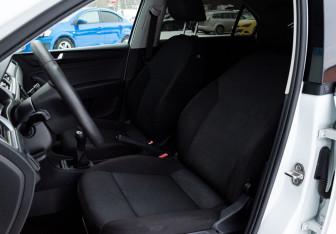 Подержанный автомобиль Skoda Rapid Liftback 2019 года (15 фото)