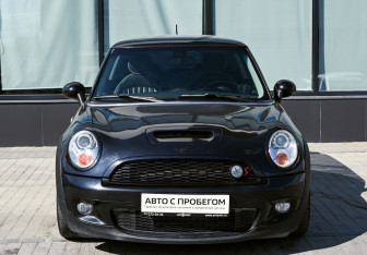 Подержанный автомобиль MINI Hatch 2006 года (7 фото)