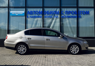 Подержанный автомобиль Volkswagen Passat Sedan 2008 года (6 фото)