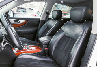 Подержанный автомобиль Infiniti FX 2012 года (9 фото)