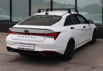 Подержанный автомобиль Hyundai Elantra Sedan 2021 года (5 фото)