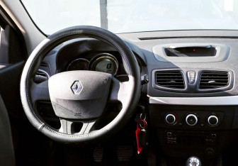 Подержанный автомобиль Renault Megane Hatchback 2013 года (18 фото)