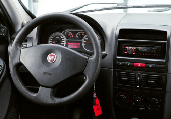 Подержанный автомобиль Fiat Albea 2011 года (11 фото)