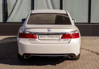 Подержанный автомобиль Honda Accord Sedan 2013 года (4 фото)