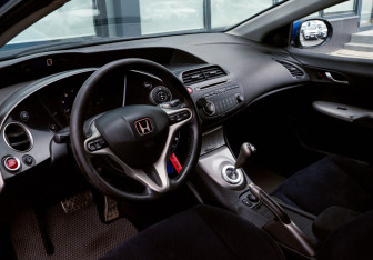 Подержанный автомобиль Honda Civic Hatchback 2007 года (16 фото)