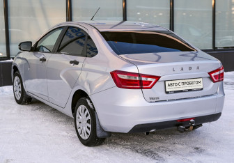 Подержанный автомобиль LADA (ВАЗ) Vesta Sedan 2019 года (3 фото)