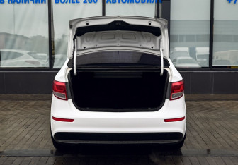 Подержанный автомобиль Kia Rio Sedan 2015 года (20 фото)