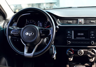 Подержанный автомобиль Kia Rio Sedan 2020 года (19 фото)