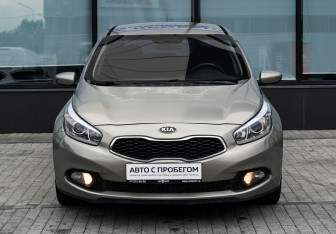 Подержанный автомобиль Kia Ceed Hatchback 2012 года (8 фото)