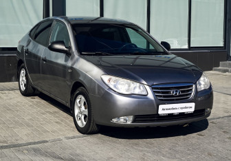 Подержанный автомобиль Hyundai Elantra Sedan 2010 года (7 фото)