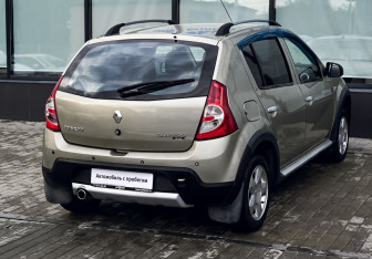 Подержанный автомобиль Renault Sandero 2012 года (5 фото)