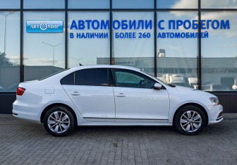 Подержанный автомобиль Volkswagen Jetta Sedan 2014 года (6 фото)