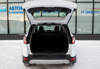 Подержанный автомобиль Ford Kuga 2018 года (20 фото)