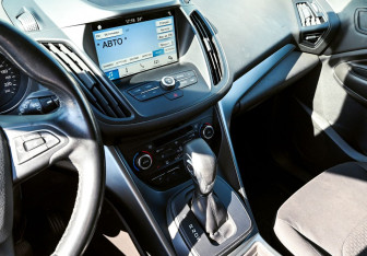 Подержанный автомобиль Ford Kuga 2019 года (9 фото)