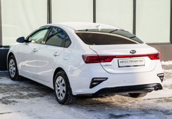 Подержанный автомобиль Kia Cerato Sedan 2019 года (3 фото)